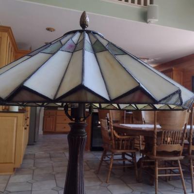 Tiffany Style Shade Table Lamp with Ruffled Design Shade