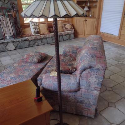 Tiffany Style Shade Floor Lamp with Ruffled Design Shade and Metal Post