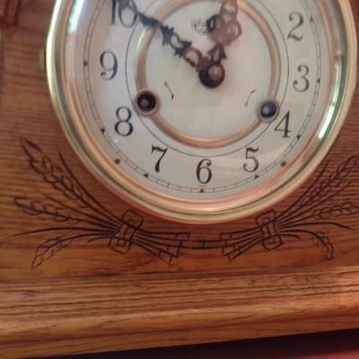 Wood Case Humpback Wind Up Chime Mantle Clock with Key