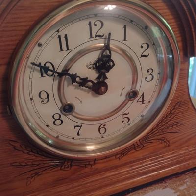Wood Case Humpback Wind Up Chime Mantle Clock with Key