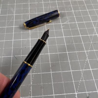 Blue Marbled Fountain PARKER Pen with 18K Nib