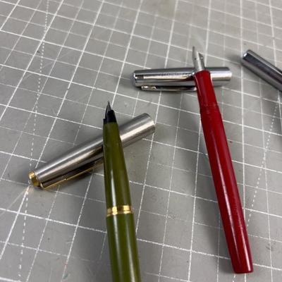(3) Pens, 2 Green 1 Red, Mixed lot, All Fountain Men's