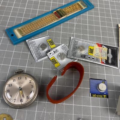 Large Lot of Parts & Piece with Vintage Watches