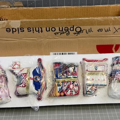 5 Porcelain GIFT Boxes Brand NEW 