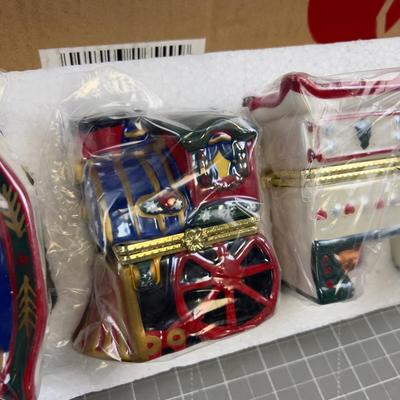 5 Porcelain GIFT Boxes Brand NEW 