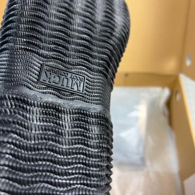 Woman's NEW MUCK Boots 