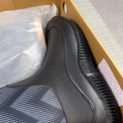 Woman's NEW MUCK Boots 