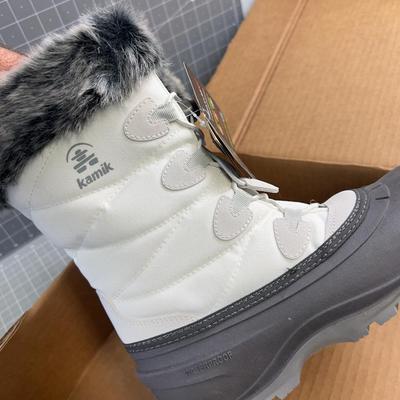 KAMIK New MOMENTUM 3 Winter Women's Boots, NEW 