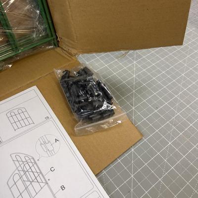 9 pieces of Wire Garden Fence NEW 