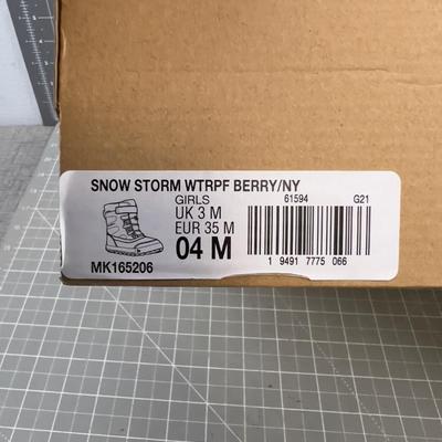 Girls NEW Snow Boats Size 4
