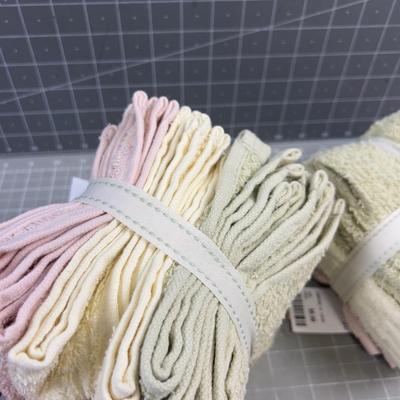 2 Bundles of NEW Washcloths