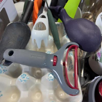 GIANT Lot of Kitchen Utensils, Cups, Glasses, STUFF!