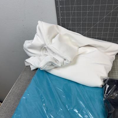 Table Clothes: White, Blue and 3 Black 