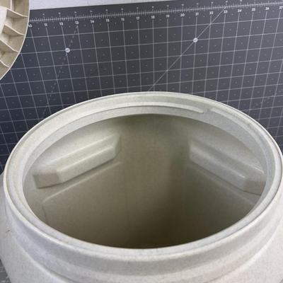 Screw on lid for Dog / Cat Food Container like 10 Gallons
