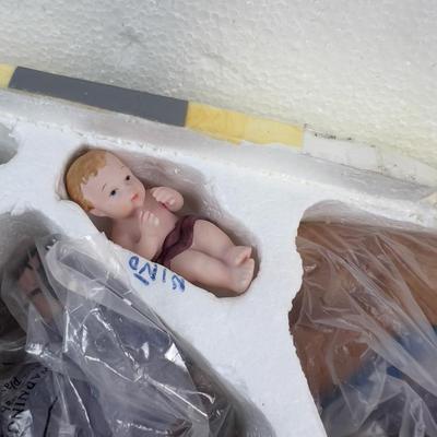 New Porcelain Nativity Set Complete with Baby JESUS and All!!! Plus Manger