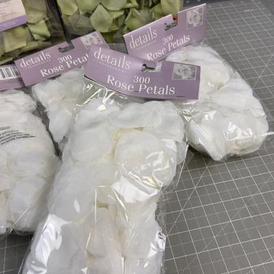 New Silk Rose Pedals White & Green 