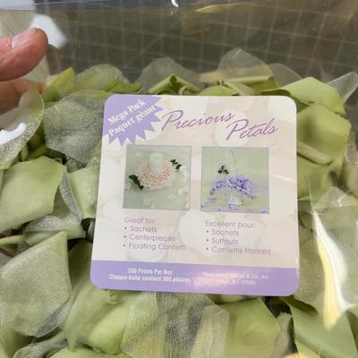 New Silk Rose Pedals White & Green 