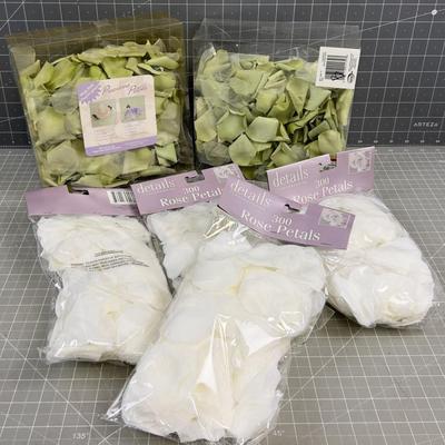 New Silk Rose Pedals White & Green 