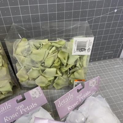 New Silk Rose Pedals White & Green 