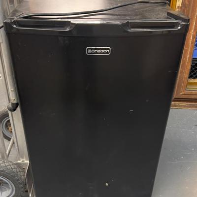 Mini Fridge, Black - EMERSON 
