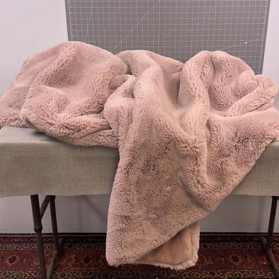 Faux Fur UN-HIDE Mauve Throw