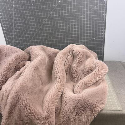 Faux Fur UN-HIDE Mauve Throw