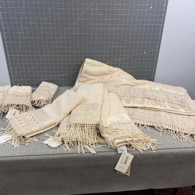 TOWELS: Cream Colored NEW Towels with Lace Edge DÉCOR' 