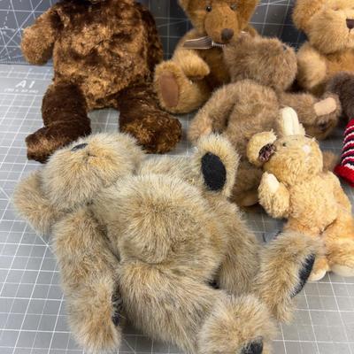 Huge Pile of Teddy Bears, Boyd's and Other. 