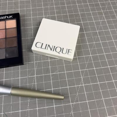 Make Up 