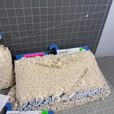 Model Lace Rolls 