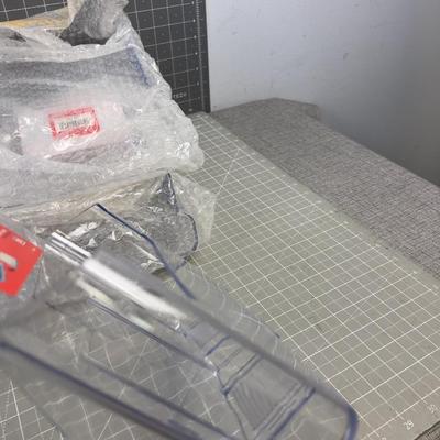 Staple Magazine or Pamphlet Holders 
