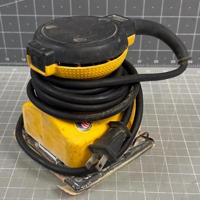 Dewalt Vibratory Square Sander 