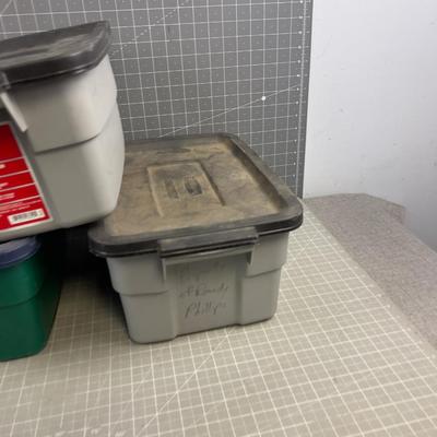 3 Small Rubber Maid 3 Gallon Tubs with lids