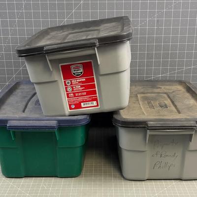 3 Small Rubber Maid 3 Gallon Tubs with lids
