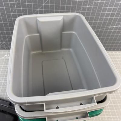 3 Small Rubber Maid 3 Gallon Tubs with lids