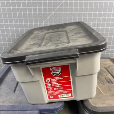 3 Small Rubber Maid 3 Gallon Tubs with lids