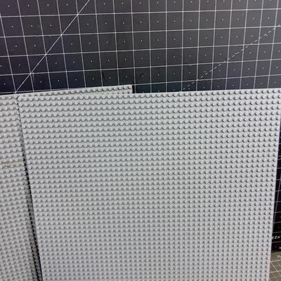 2 LEGO Bases