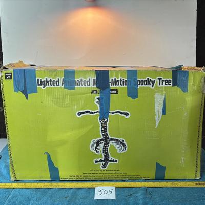 Lighted Animated Spooky Tree
