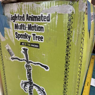 Lighted Animated Spooky Tree