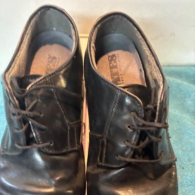 Black 8 Wide Shoes