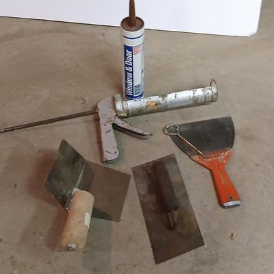 Lot of 6 Construction & Drywall Tools – Caulk Gun, Trowels, Putty Knife & More