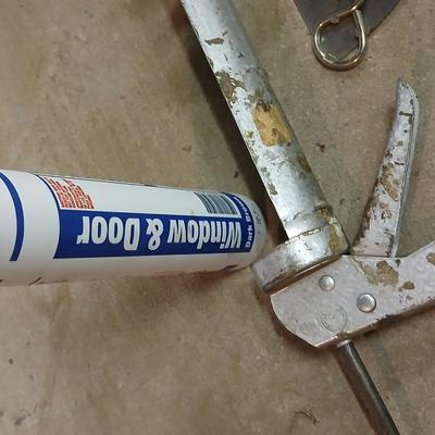 Lot of 6 Construction & Drywall Tools – Caulk Gun, Trowels, Putty Knife & More