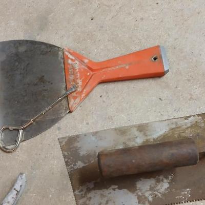 Lot of 6 Construction & Drywall Tools – Caulk Gun, Trowels, Putty Knife & More