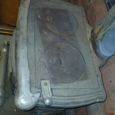 Vintage Washington Stove Works Parlor Stove – " Cast Iron Wood-Burning Fireplace with Ornate Details