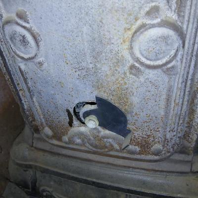 Vintage Washington Stove Works Parlor Stove – " Cast Iron Wood-Burning Fireplace with Ornate Details
