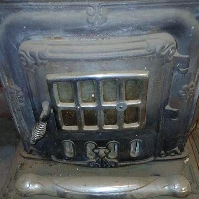 Vintage Washington Stove Works Parlor Stove – " Cast Iron Wood-Burning Fireplace with Ornate Details