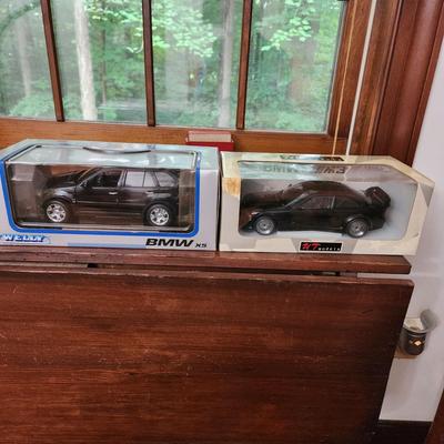 2 BMW Diecast Cars UT Model M3 ,Welly X5 1:18