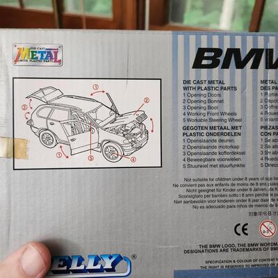 2 BMW Diecast Cars UT Model M3 ,Welly X5 1:18