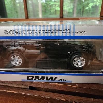 2 BMW Diecast Cars UT Model M3 ,Welly X5 1:18