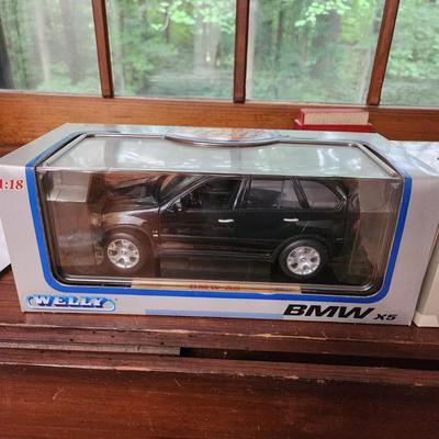 2 BMW Diecast Cars UT Model M3 ,Welly X5 1:18